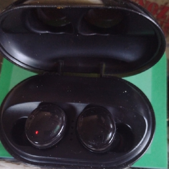 Touch Two C5 Black Wireless Earbuds with Charging Case - Picture 1 of 3